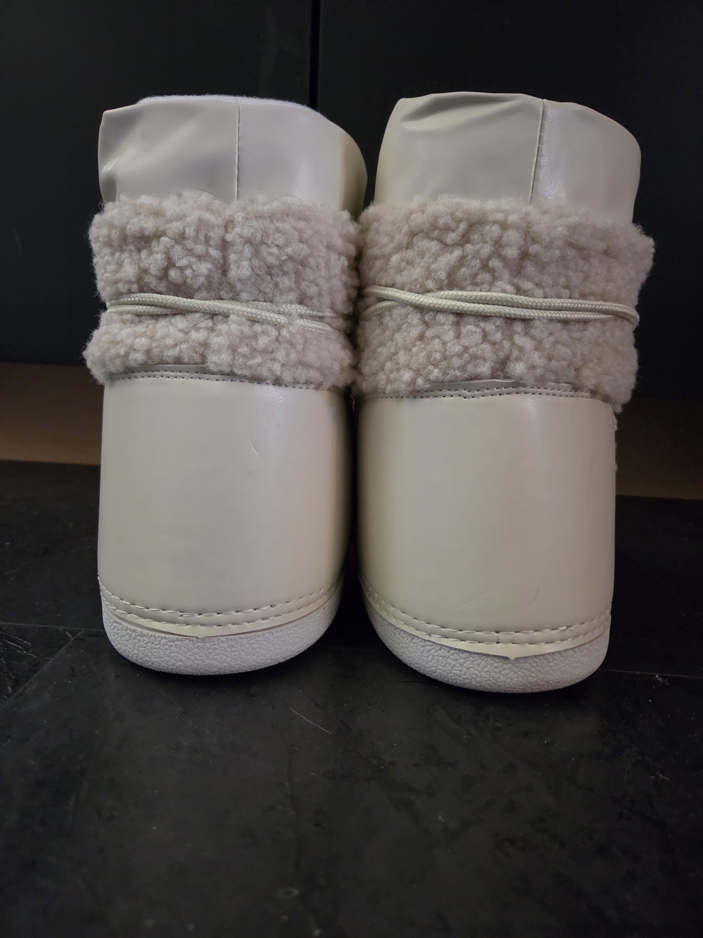 Women’s Cream Sherpa Lace-Up Winter Boots - Picture 2 of 6
